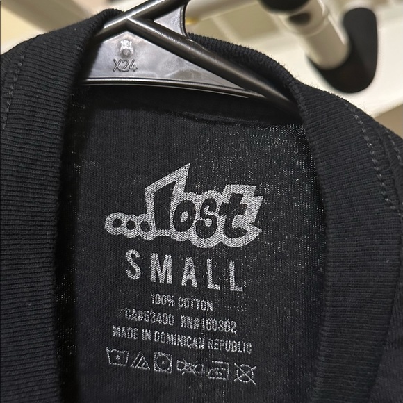 ...lost size small tee - Picture 1 of 2
